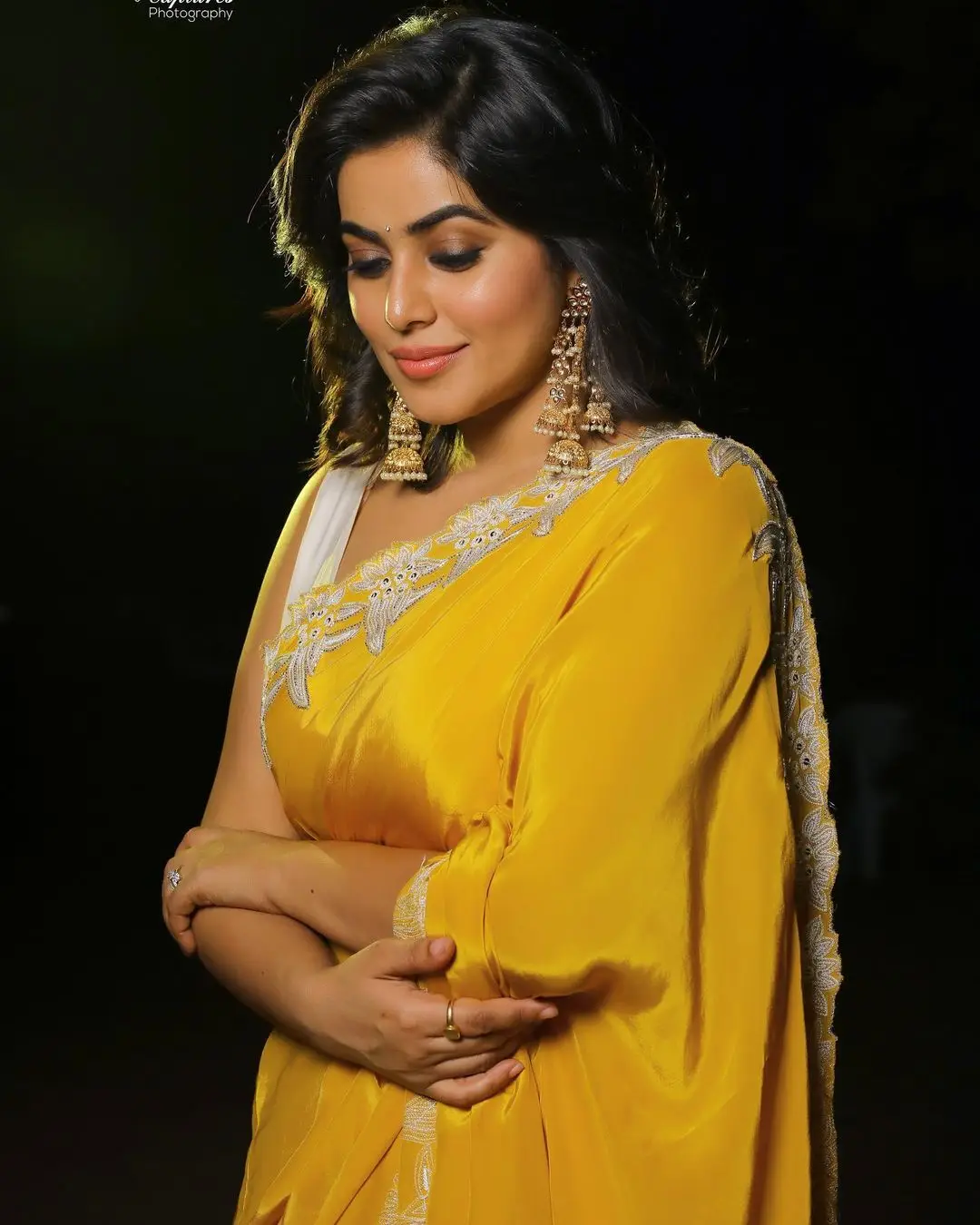 Shamna Kasim Mesmerizing Looks In Beautiful Yellow Saree Sleeveless White Blouse